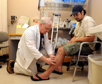 http-holzeredwardsinjurylawyers-com-wp-content-uploads-2012-12-knee-exam-jpg